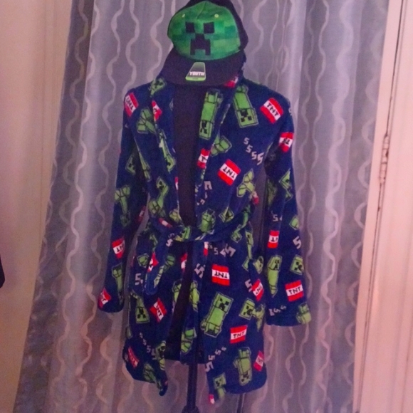 Minecraft TNT Creeper Robe & Cap - Picture 3 of 8